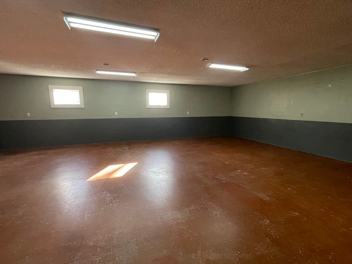 805 5th St, Arkansas City, KS 67005