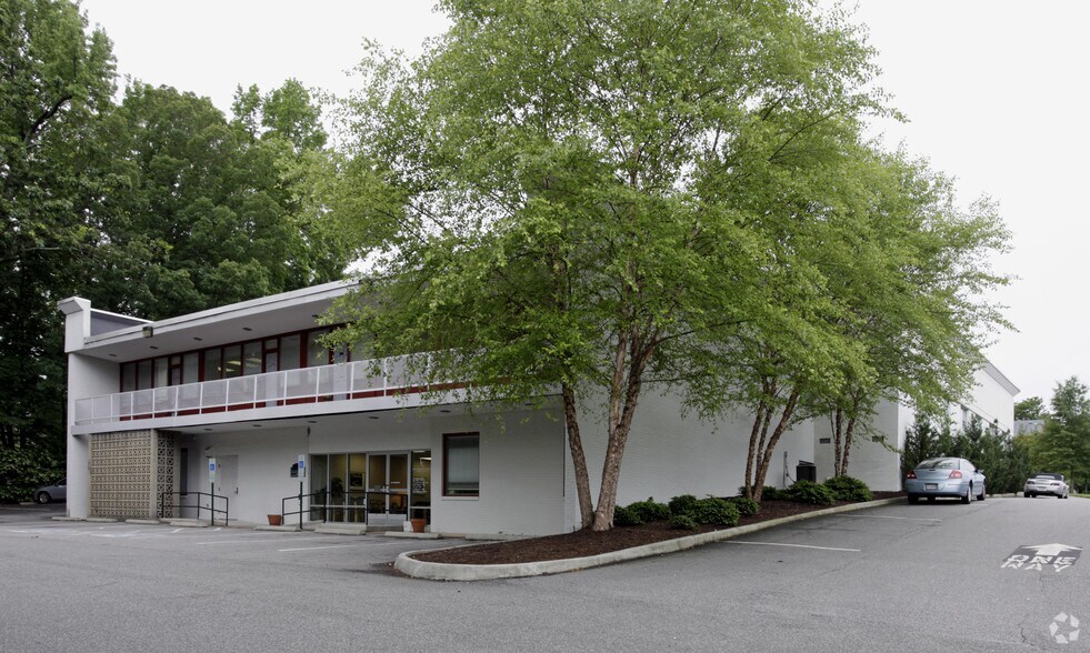 8503 Patterson Ave, Richmond, VA 23229