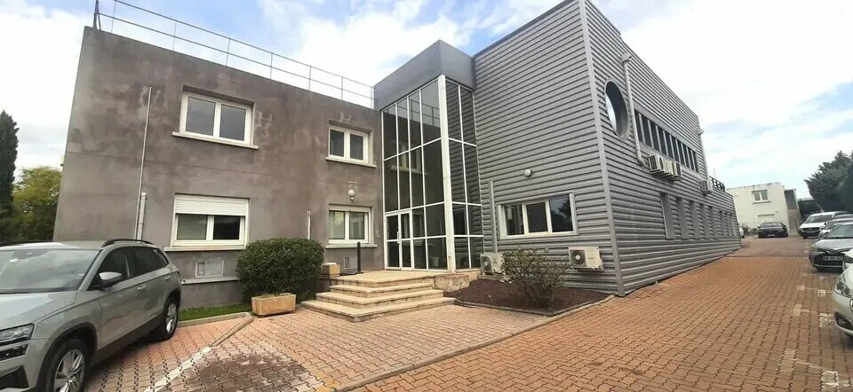 Office in Aix-en-Provence for lease - Building Photo - Image 1 of 8