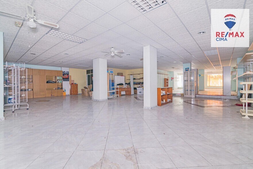 Retail in Granada, Granada for sale - Interior Photo - Image 2 of 25