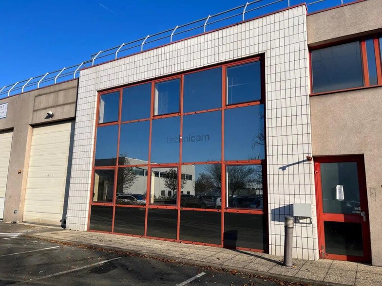 Flex in Herblay-sur-Seine for lease - Building Photo - Image 1 of 10