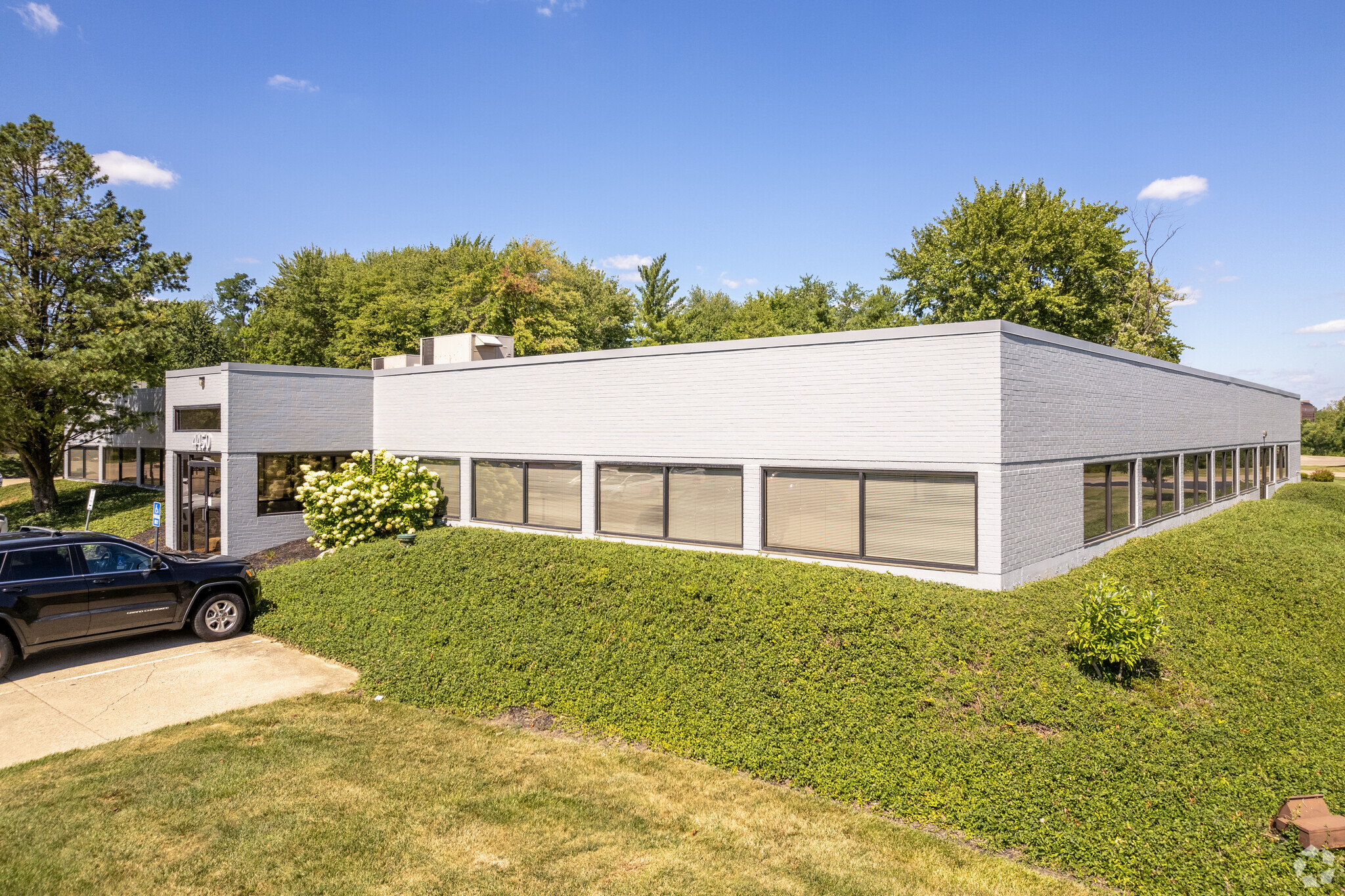 4420-4460 Carver Woods Dr, Blue Ash, OH for lease Building Photo- Image 1 of 5