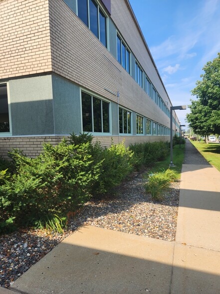 750 2nd St NE, Hopkins, MN for lease - Building Photo - Image 2 of 15