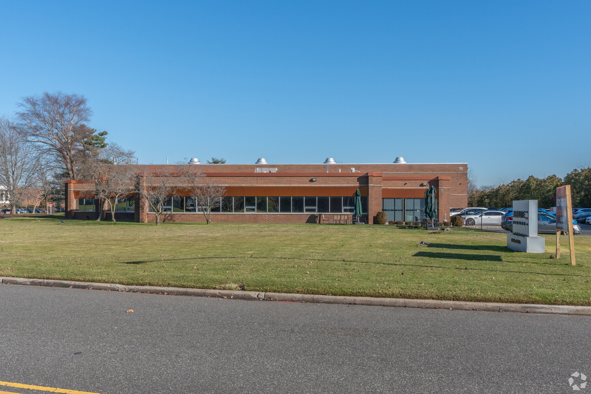 19 Harbor Park Dr, Port Washington, NY for sale Building Photo- Image 1 of 31