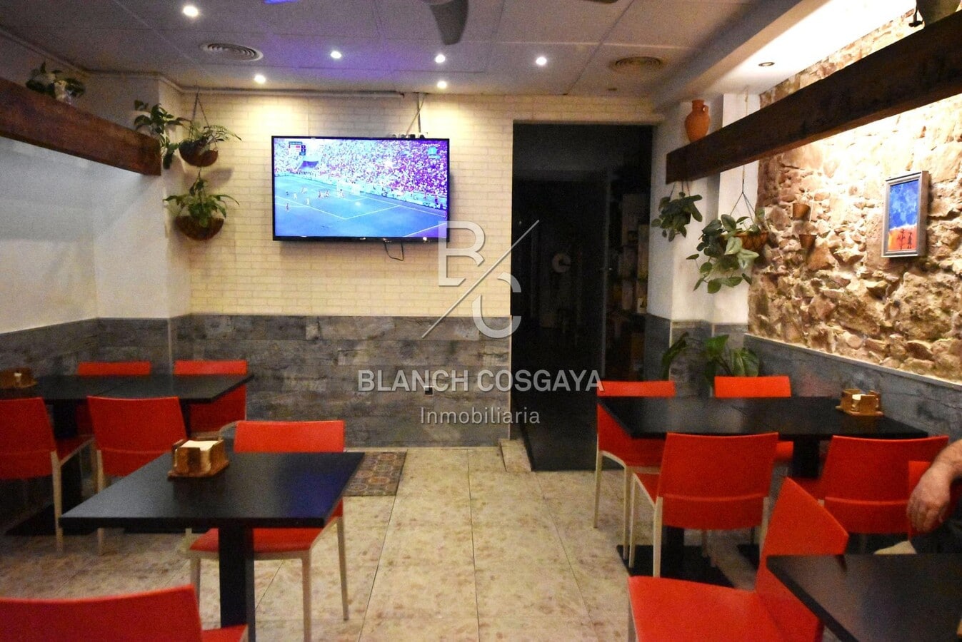 Barcelona, BAR 08012 -  -  - Interior Photo - Image 1 of 15