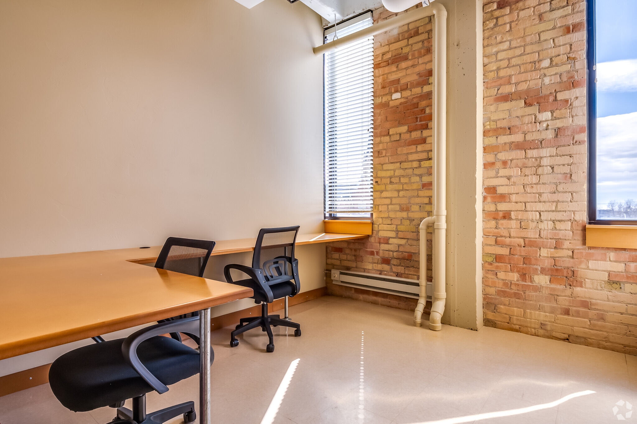 118 S Adams St, Green Bay, WI for lease Interior Photo- Image 1 of 2