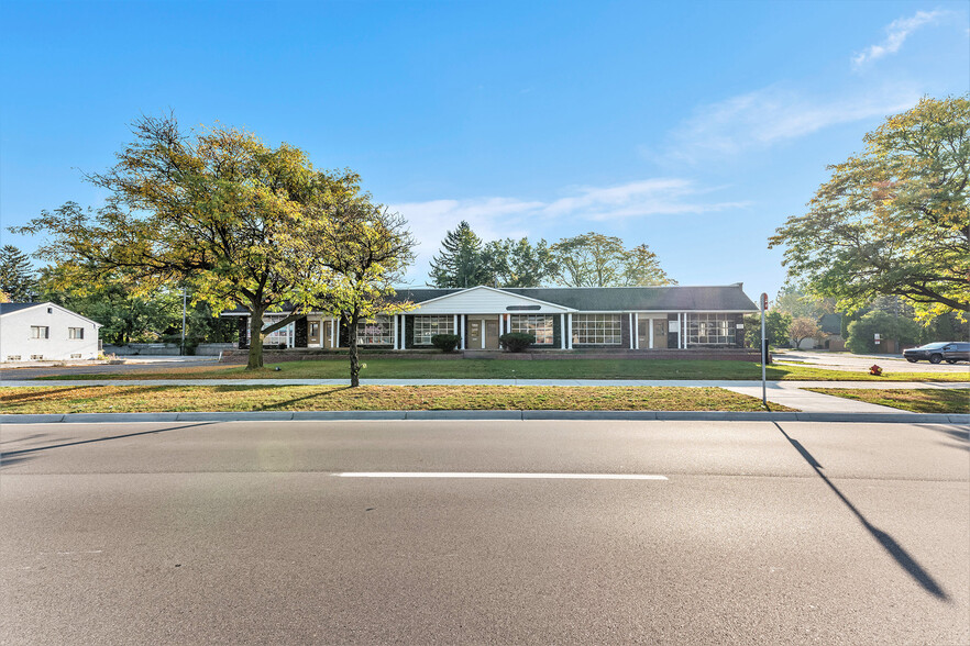 29906-29940 Orchard Lake Rd, Farmington Hills, MI for lease - Building Photo - Image 1 of 26