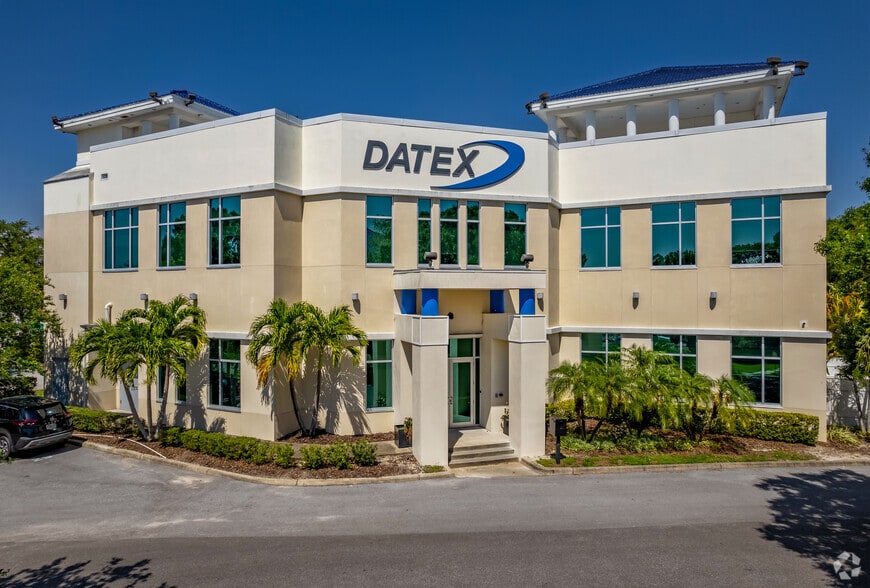 10300 49th St, Clearwater, FL for lease - Building Photo - Image 3 of 9