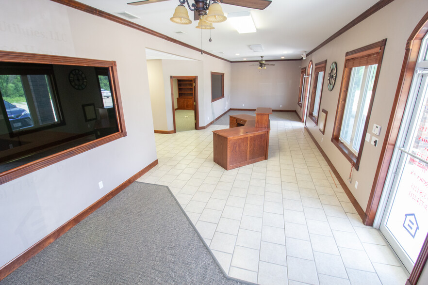 24530 Southside Rd, Waynesville, MO for lease - Lobby - Image 2 of 11