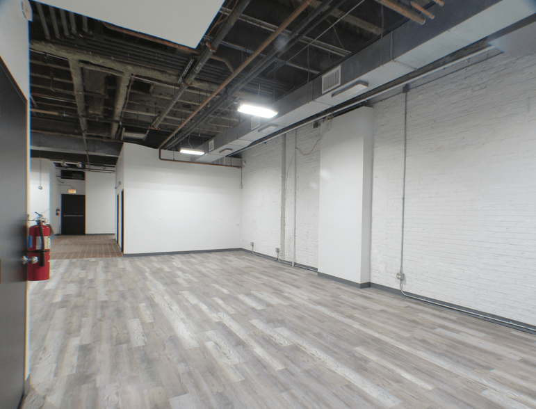 160 E Grand Ave, Chicago, IL for lease - Interior Photo - Image 2 of 7