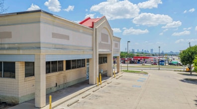 2706 Jacksboro Hwy, Fort Worth, TX for lease Building Photo- Image 2 of 4