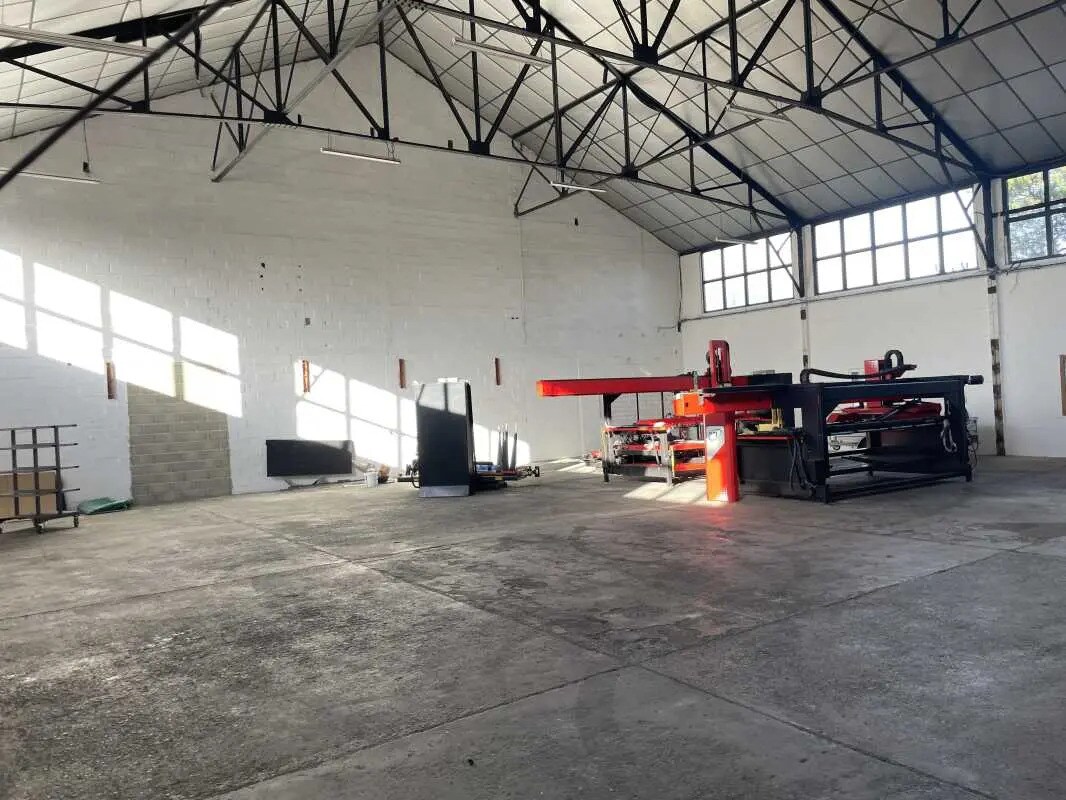 Office in Breteuil for lease Building Photo- Image 1 of 11