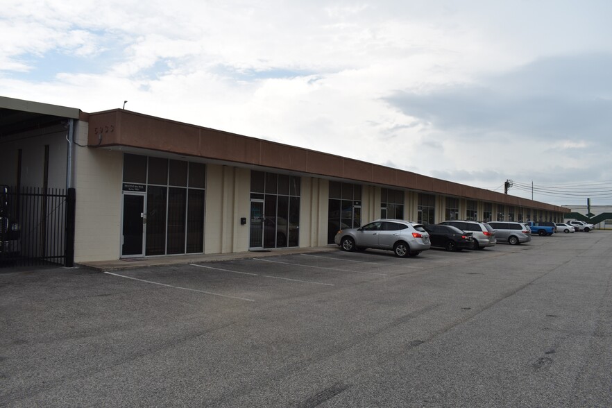 5933 Bellaire Blvd, Houston, TX for sale - Building Photo - Image 1 of 1