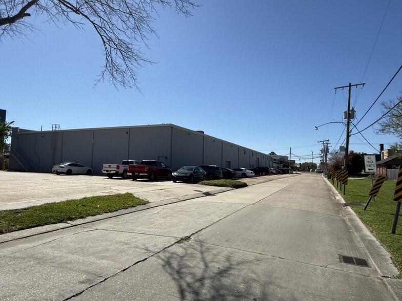 415 Veterans Memorial Blvd, Metairie, LA for lease - Building Photo - Image 3 of 9