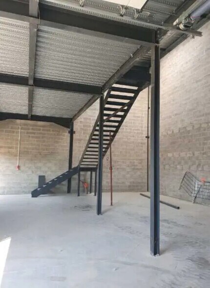 Office in for sale - Building Photo - Image 2 of 16