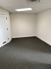 1866 Sheridan Rd, Highland Park, IL for lease Interior Photo- Image 2 of 4