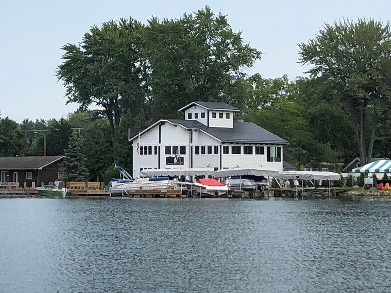 477 Lake St, Green Lake, WI for sale - Primary Photo - Image 1 of 1