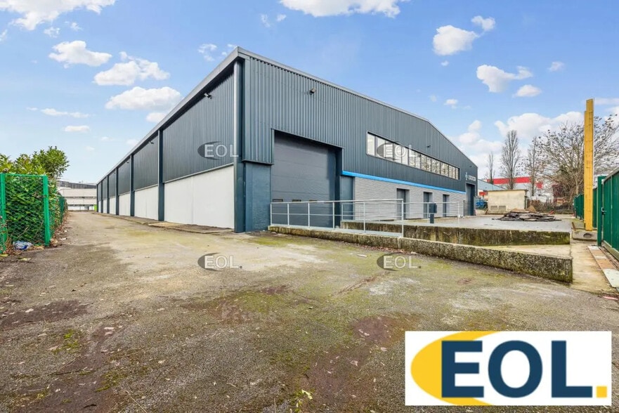 Industrial in Le Blanc-Mesnil for lease - Building Photo - Image 2 of 12