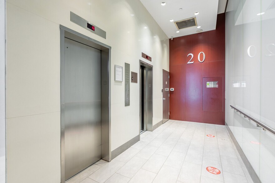 20 W 22nd St, New York, NY for lease - Lobby - Image 3 of 9