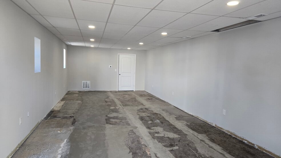 131 W 9th St, Junction City, KS for lease - Interior Photo - Image 3 of 9