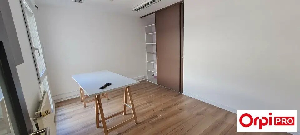 Office in Saint-Brieuc for lease - Interior Photo - Image 1 of 6