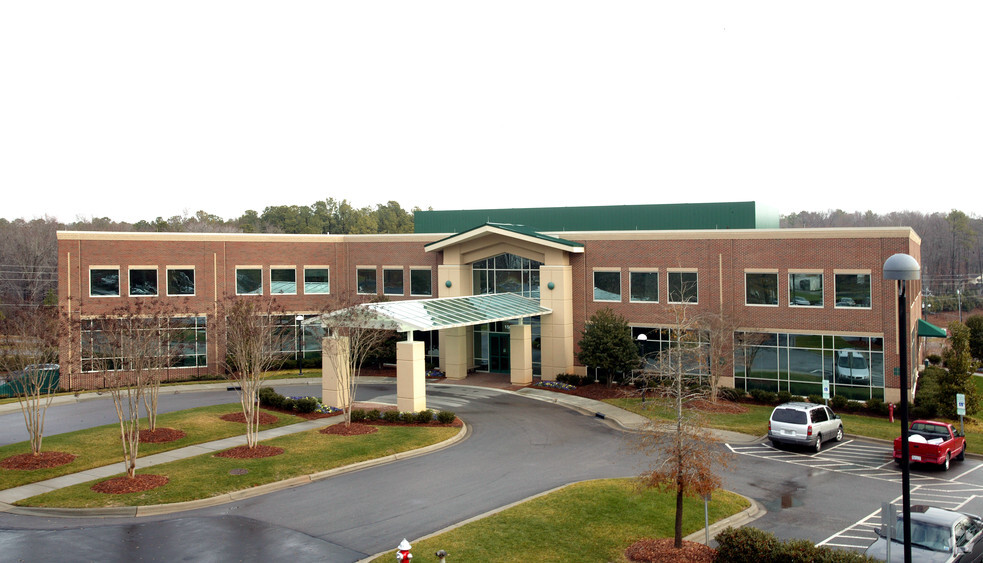 1505 SW Cary Pky, Cary, NC for lease - Building Photo - Image 2 of 10