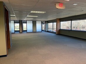 10845 Olive Blvd, Creve Coeur, MO for lease Interior Photo- Image 2 of 8