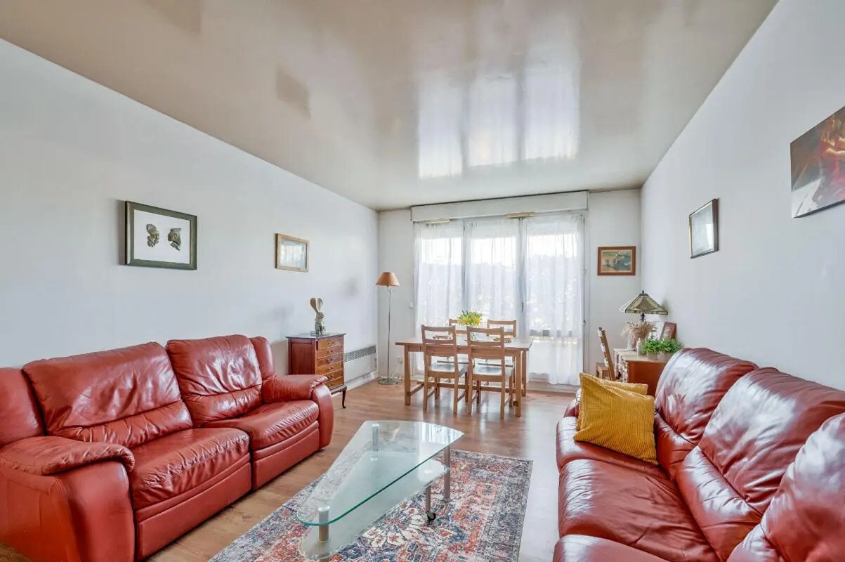 Office in Issy-les-Moulineaux for sale Interior Photo- Image 1 of 13