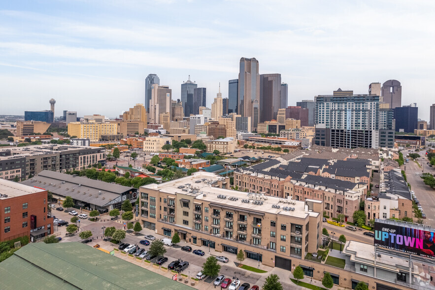 910 S Pearl Expy, Dallas, TX for lease - Aerial - Image 2 of 2