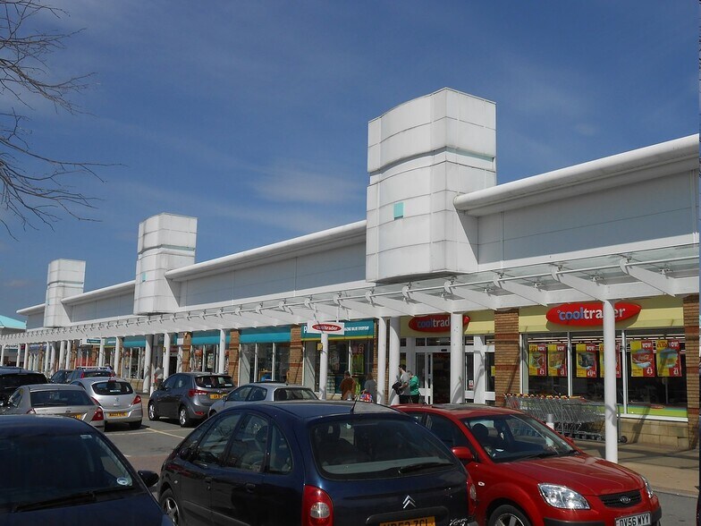 4 Island Green Shopping Centre, Wrexham for lease - Building Photo - Image 1 of 2