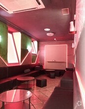 Retail in Madrid, Madrid for lease Interior Photo- Image 2 of 4