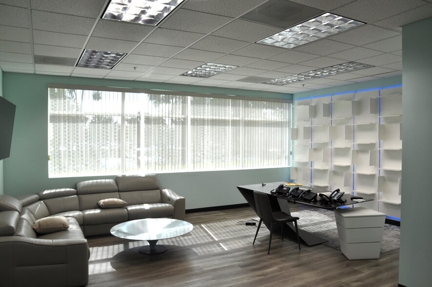 10741 Walker St, Cypress, CA for lease - Interior Photo - Image 2 of 10