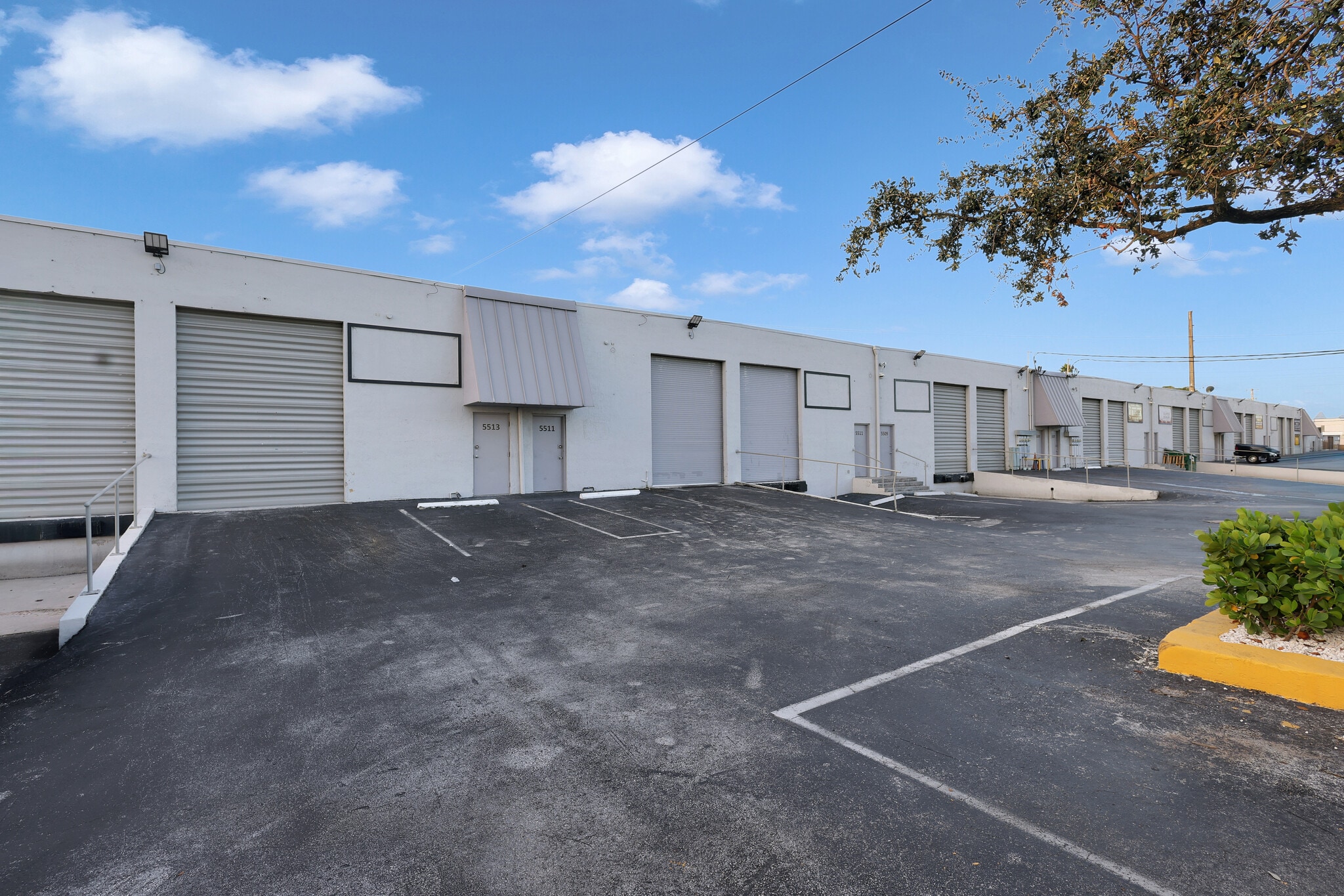 5501-5595 NW 72nd Ave, Miami, FL for lease Interior Photo- Image 1 of 4