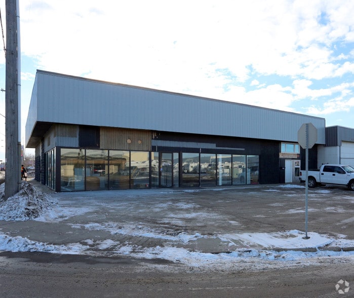 15611 112 Av NW, Edmonton, AB for sale - Primary Photo - Image 1 of 2