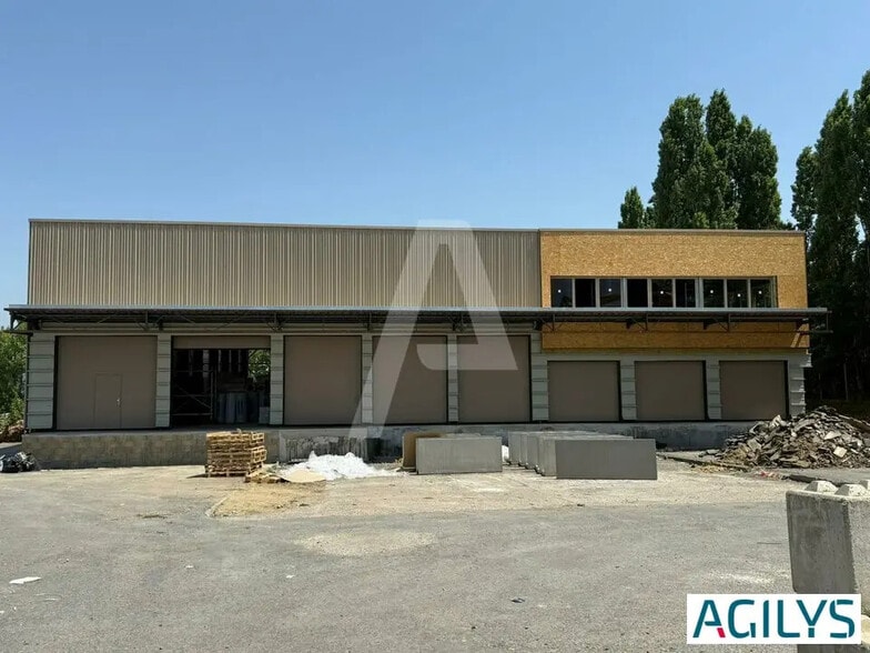 Flex in Morangis for lease - Building Photo - Image 1 of 6