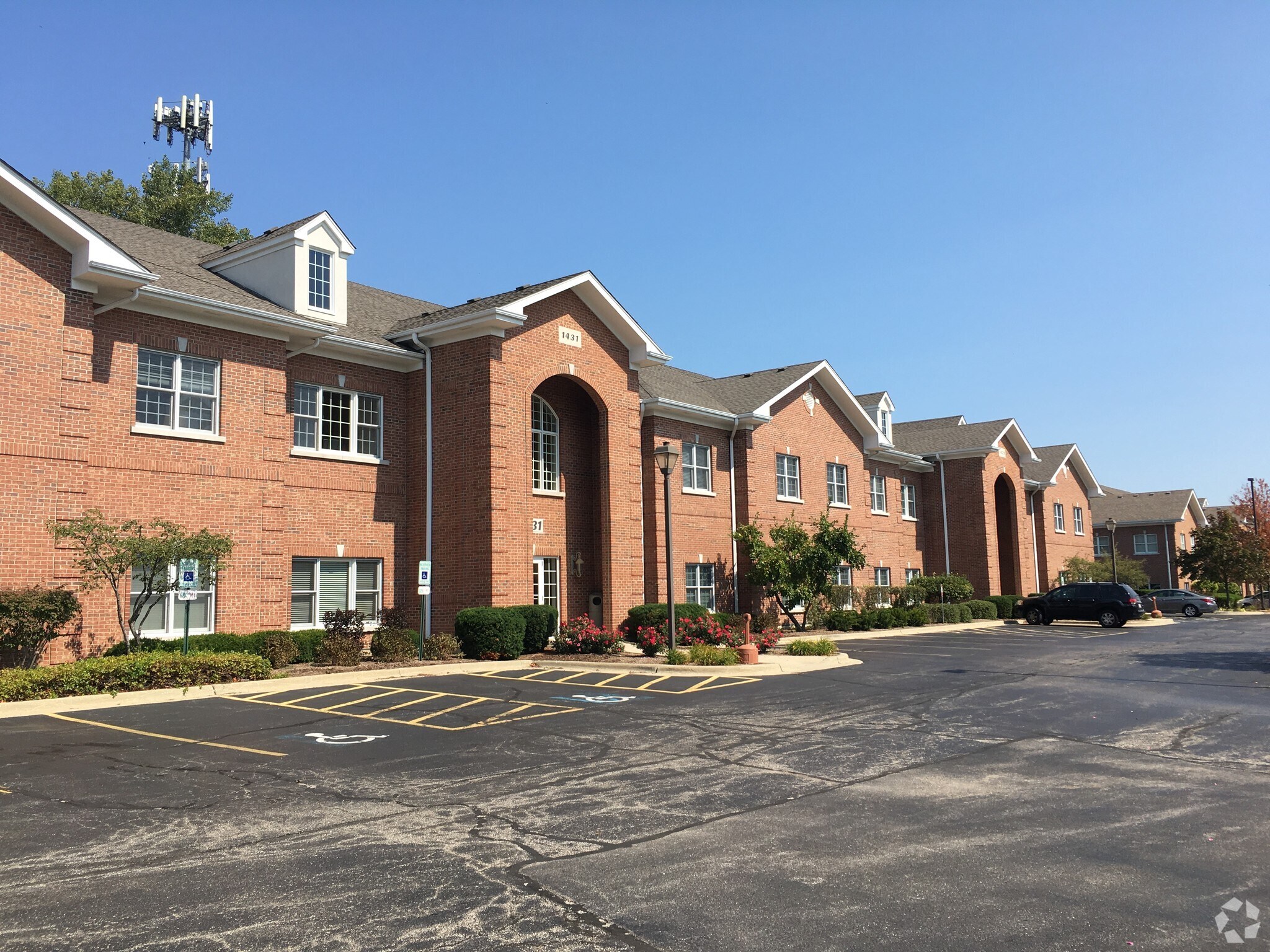 14211431 McHenry Rd, Buffalo Grove, IL 60089 Unit 1021580/sf For