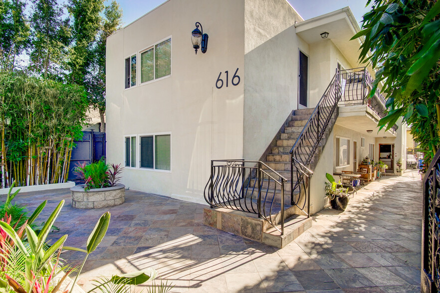 616 Vernon Ave, Venice, CA for sale - Building Photo - Image 2 of 11