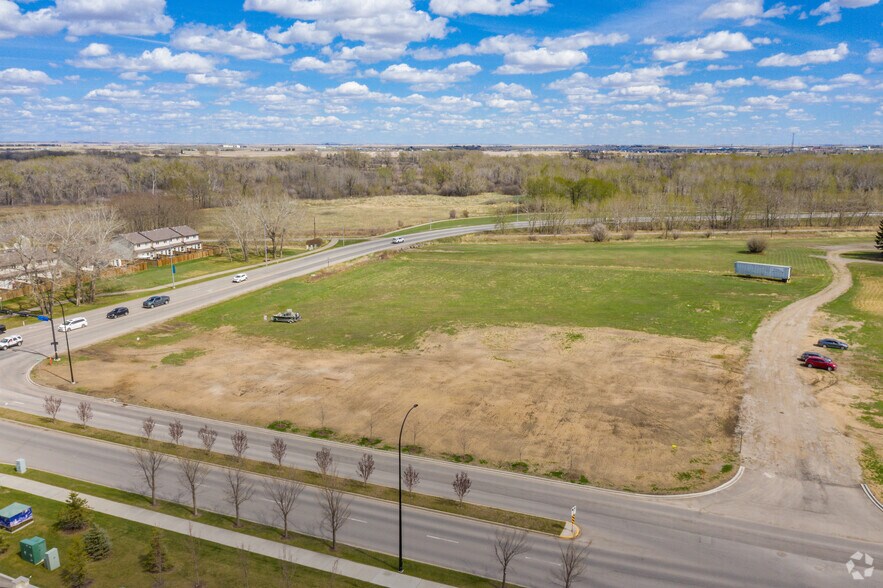 415 High Country Dr, High River, AB for sale - Primary Photo - Image 1 of 2