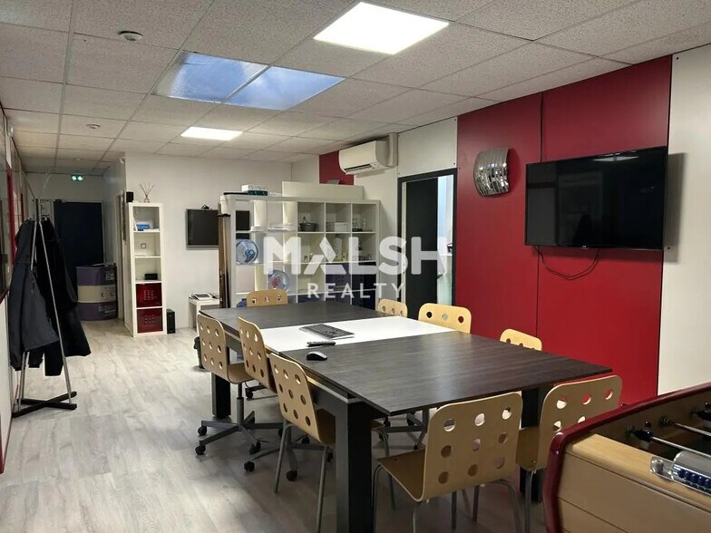 Office in Saint-Genis-Laval for sale - Interior Photo - Image 2 of 8