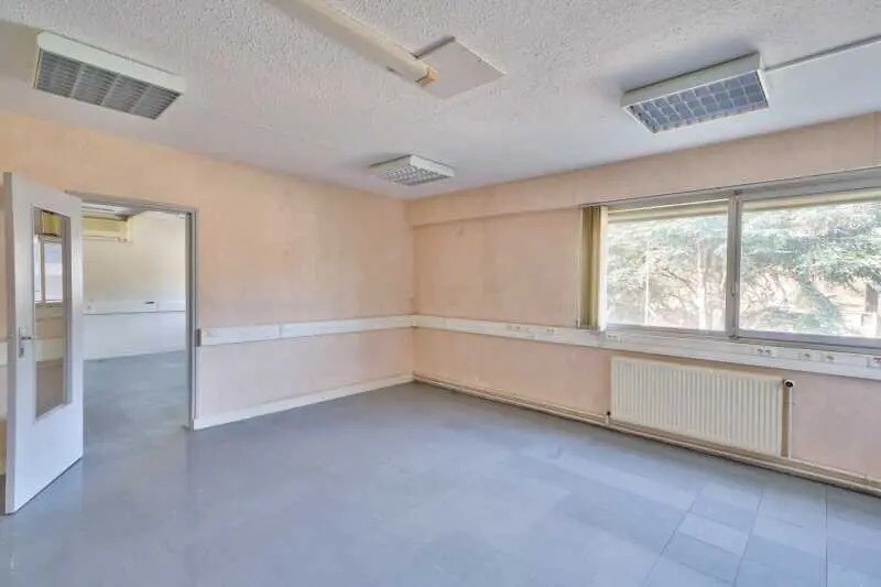 Office in Neuilly-sur-Marne for lease - Interior Photo - Image 3 of 6