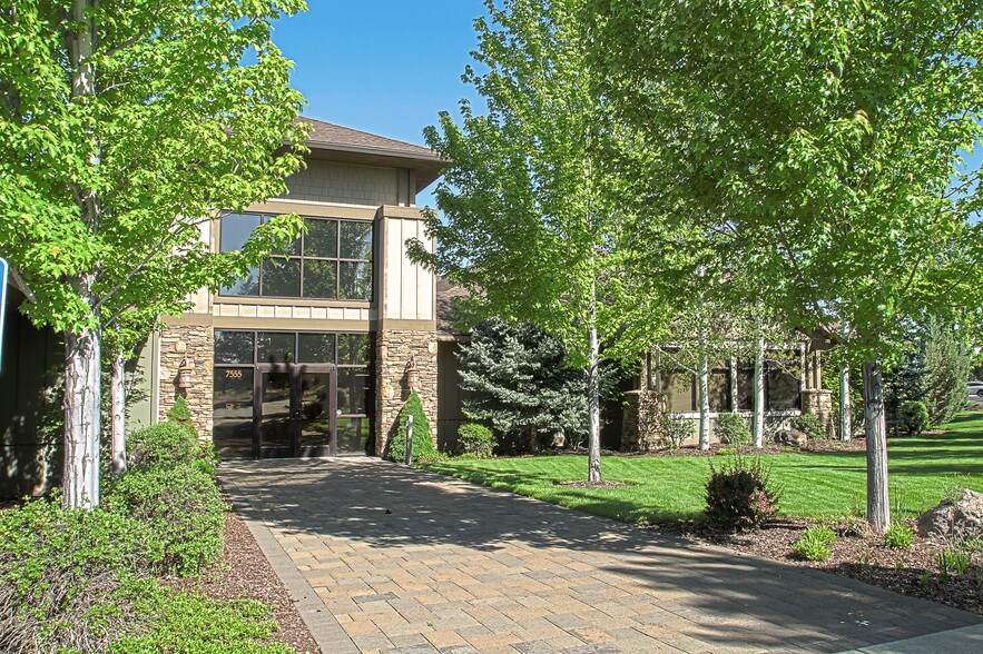 7555 Falcon Crest Dr, Redmond, OR for sale - Building Photo - Image 1 of 1
