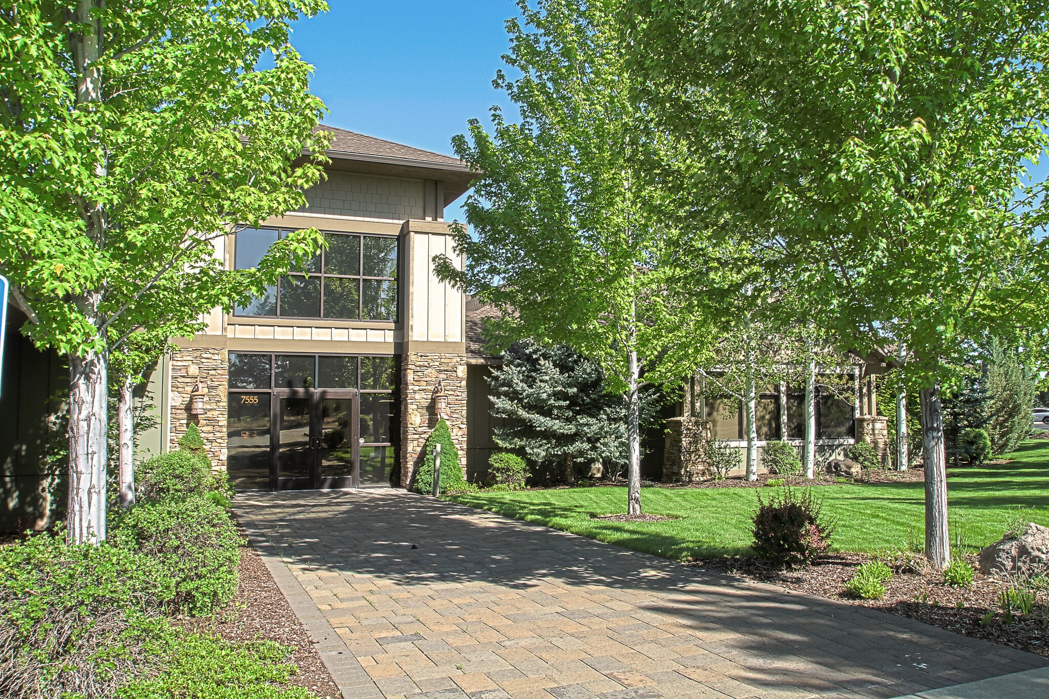 7555 Falcon Crest Dr, Redmond, OR for sale Building Photo- Image 1 of 1