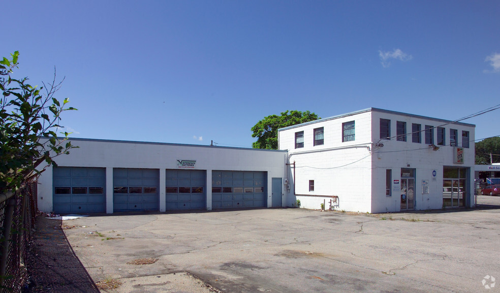 44 Roseland Ave, Warwick, RI for sale - Primary Photo - Image 1 of 1