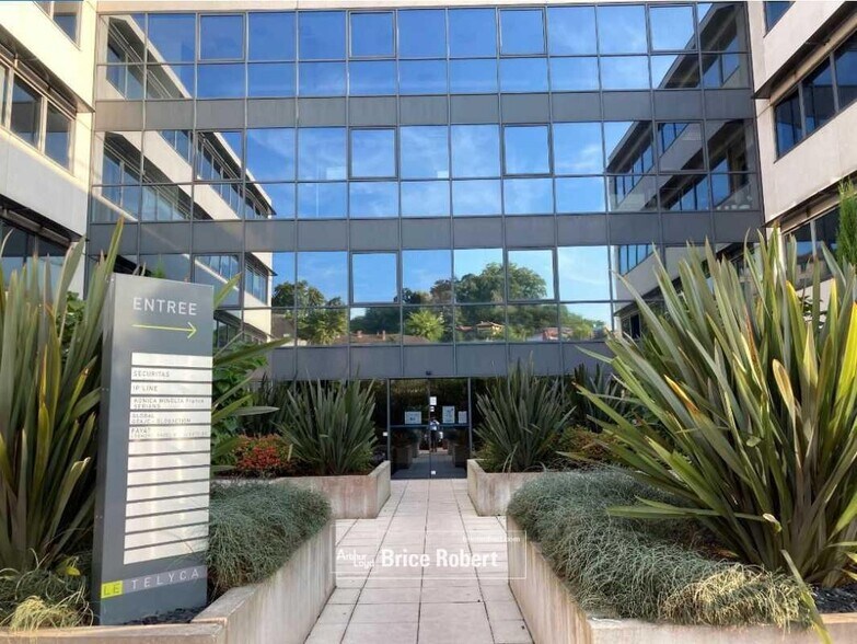 Office in Caluire-et-Cuire for lease - Building Photo - Image 2 of 5