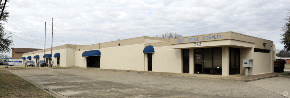 732-750 W Hurst Blvd, Hurst, TX for lease - Building Photo - Image 1 of 8