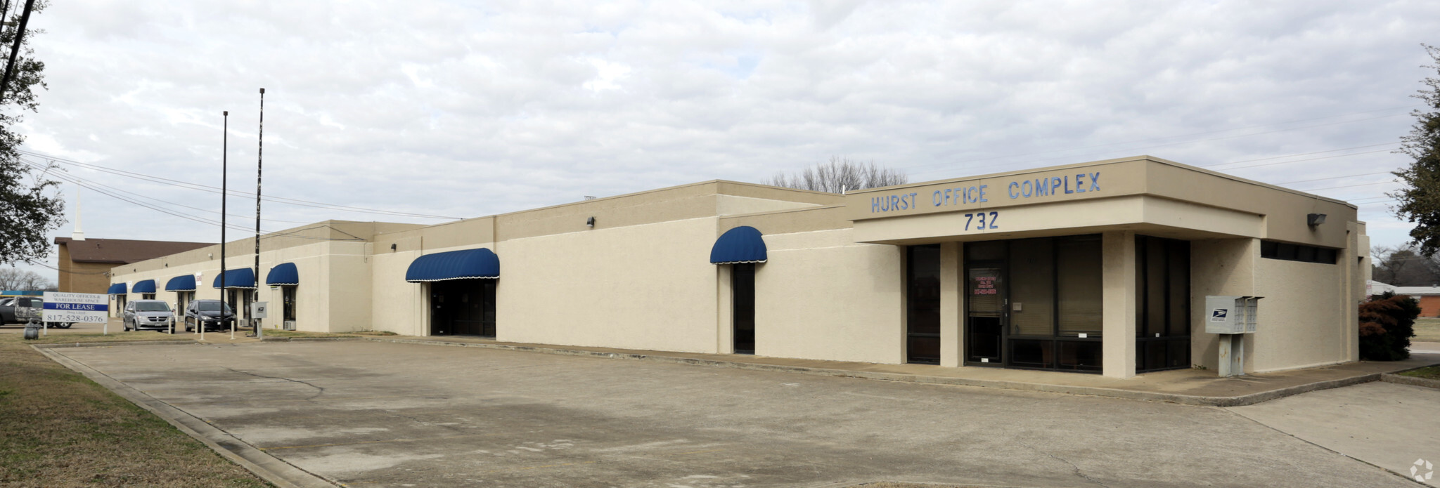 732-750 W Hurst Blvd, Hurst, TX for lease Building Photo- Image 1 of 9