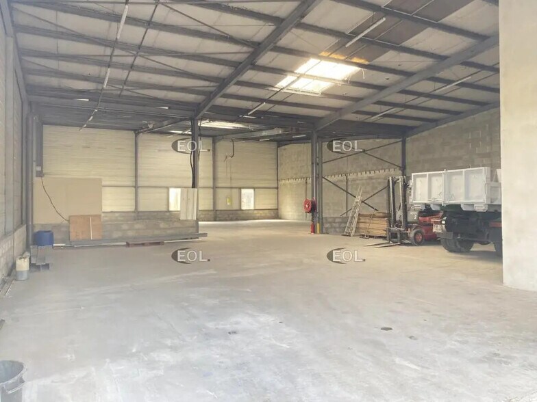 Industrial in Toussieu for lease - Interior Photo - Image 2 of 8