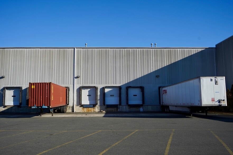 46 Whelan Rd, East Rutherford, NJ for lease - Building Photo - Image 3 of 6