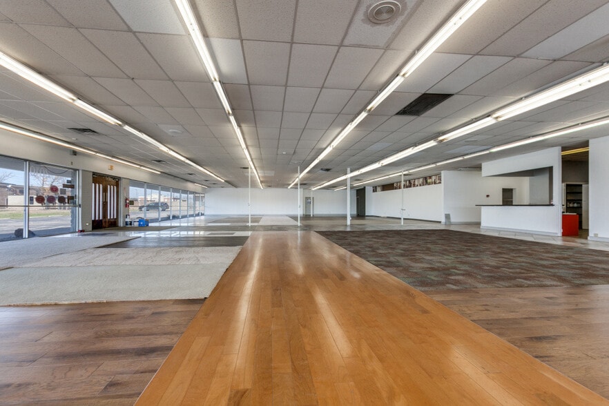 12925 Lyndon B Johnson Fwy, Garland, TX for lease - Building Photo - Image 3 of 18