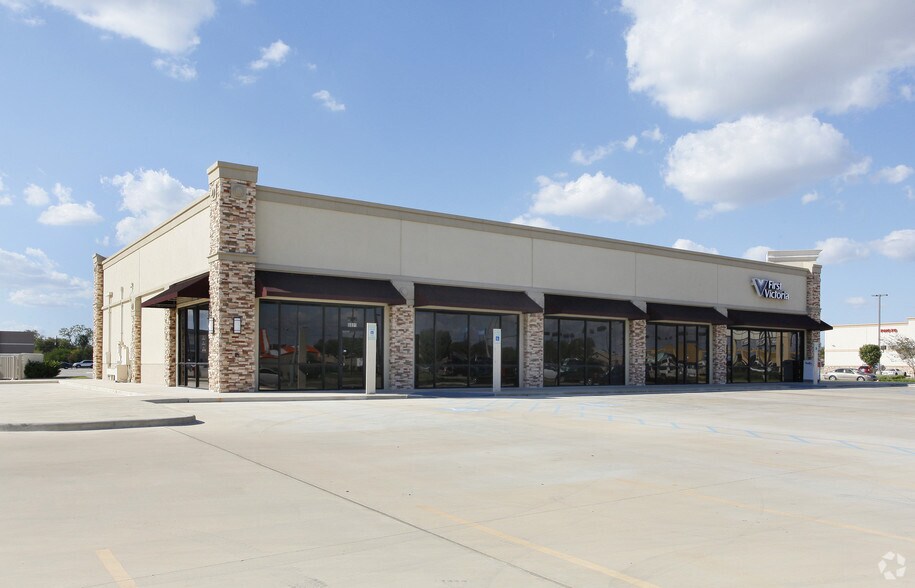 8809-8811 N Navarro St, Victoria, TX for sale - Primary Photo - Image 1 of 1